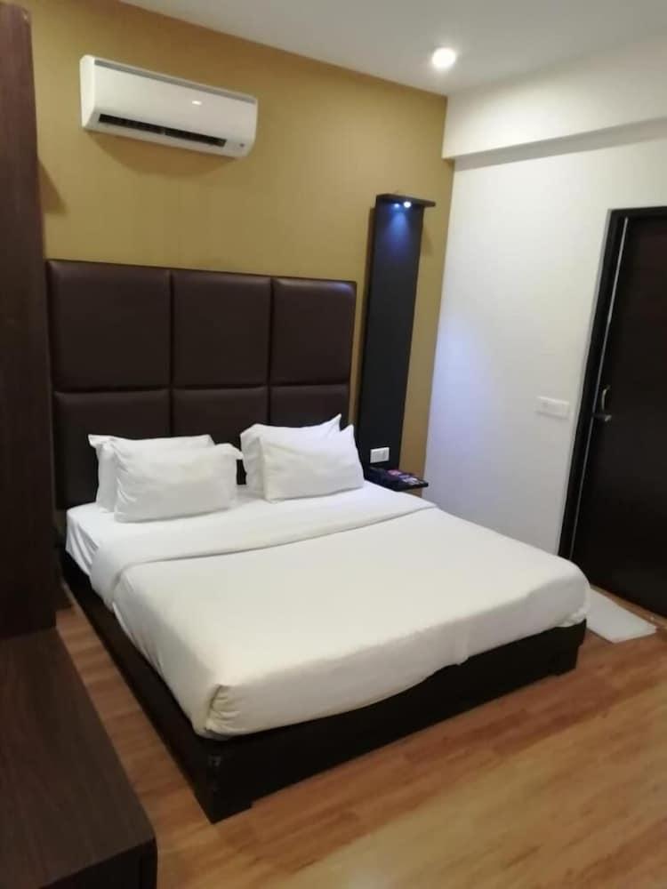 קלנגוטה Sinq Beach Resort מראה חיצוני תמונה