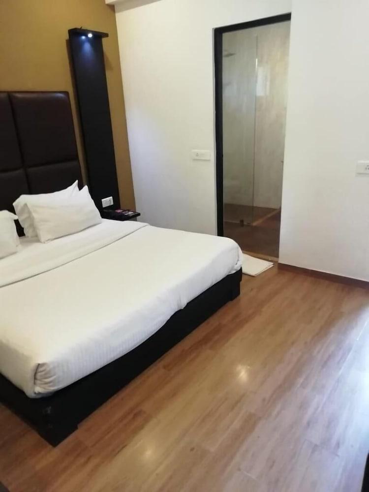 קלנגוטה Sinq Beach Resort מראה חיצוני תמונה
