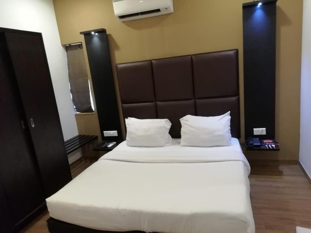 קלנגוטה Sinq Beach Resort מראה חיצוני תמונה