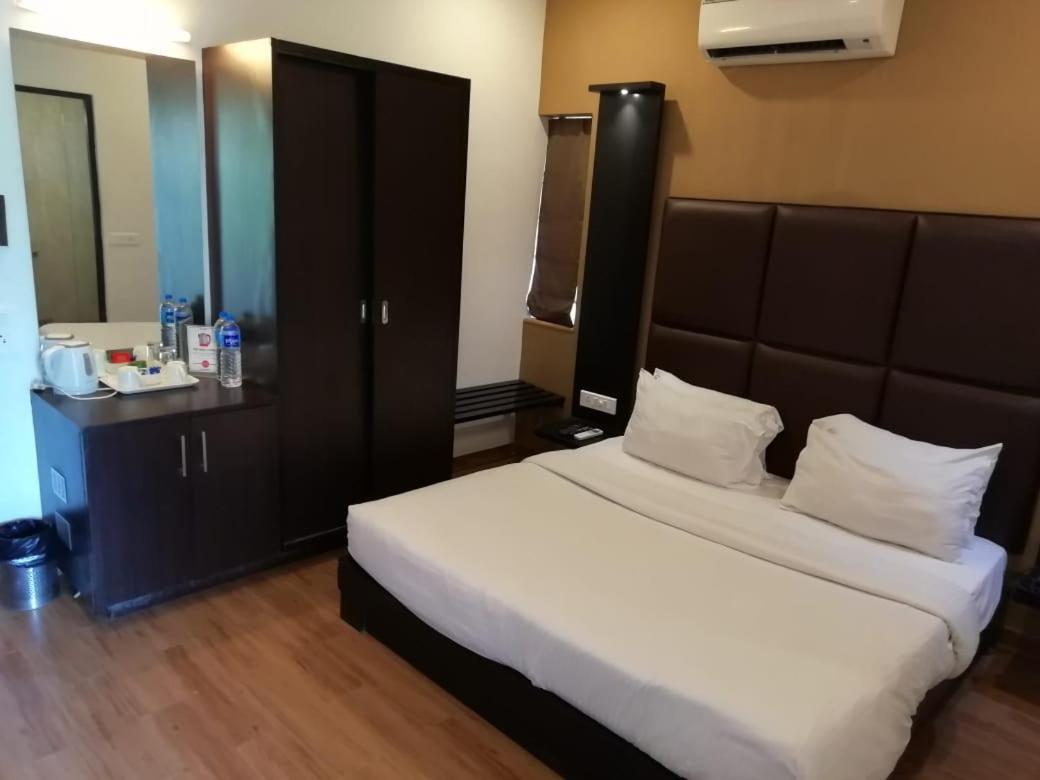 קלנגוטה Sinq Beach Resort מראה חיצוני תמונה
